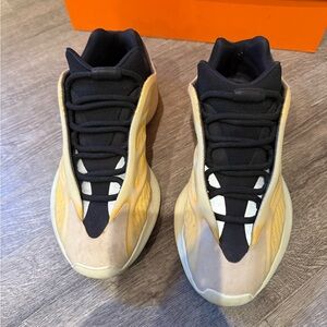 YEEZY V3 MONO SNEAKERS